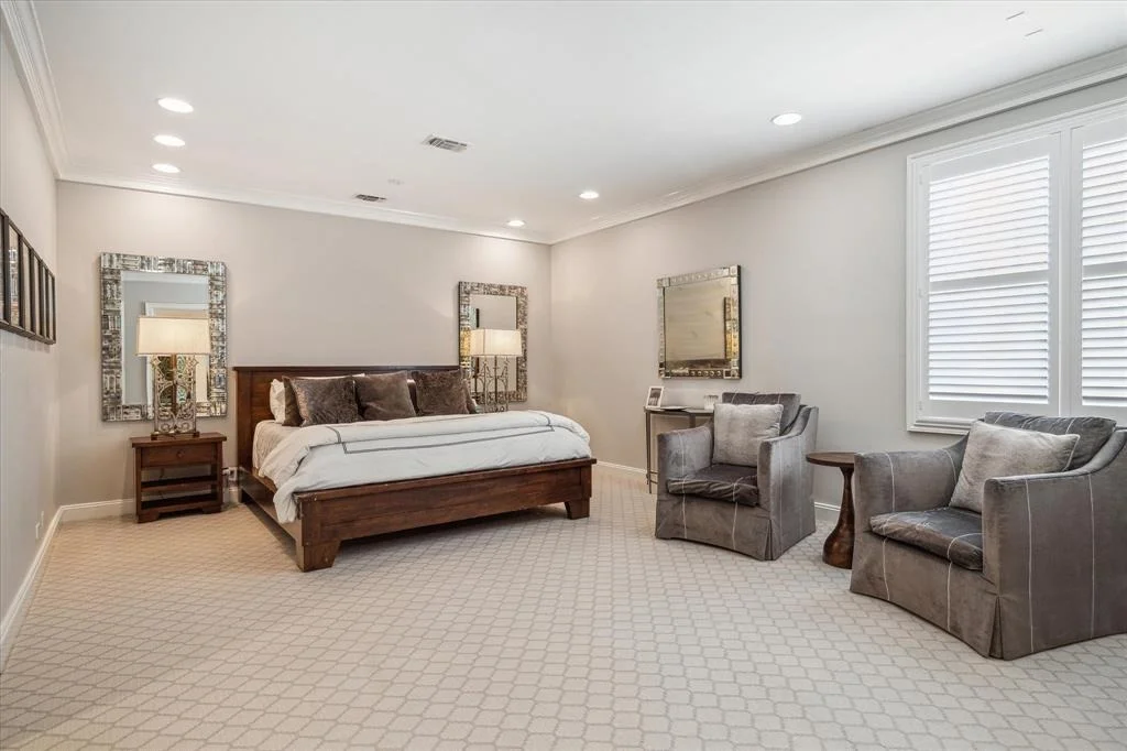 Photo of 2411 River Oaks Boulevard