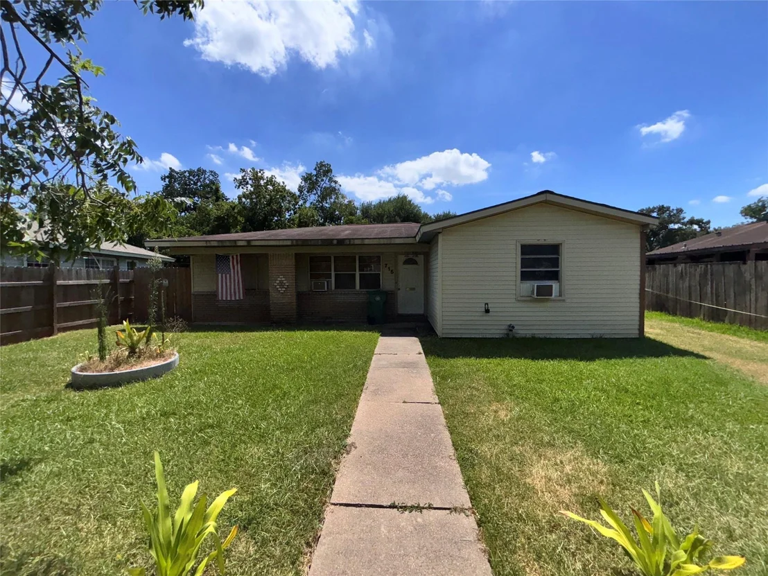 Photo of 715 Nell Street