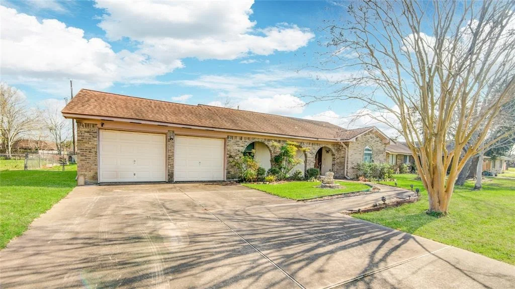 Photo of 223 Silverbell Circle