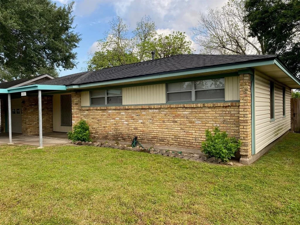 Photo of 3301 Longwood Drive