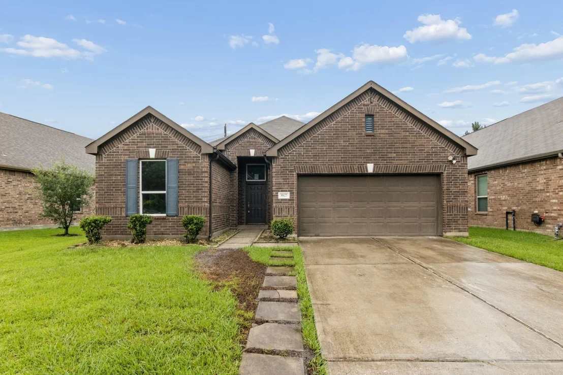 Photo of 5927 Rivergrove Bend Drive