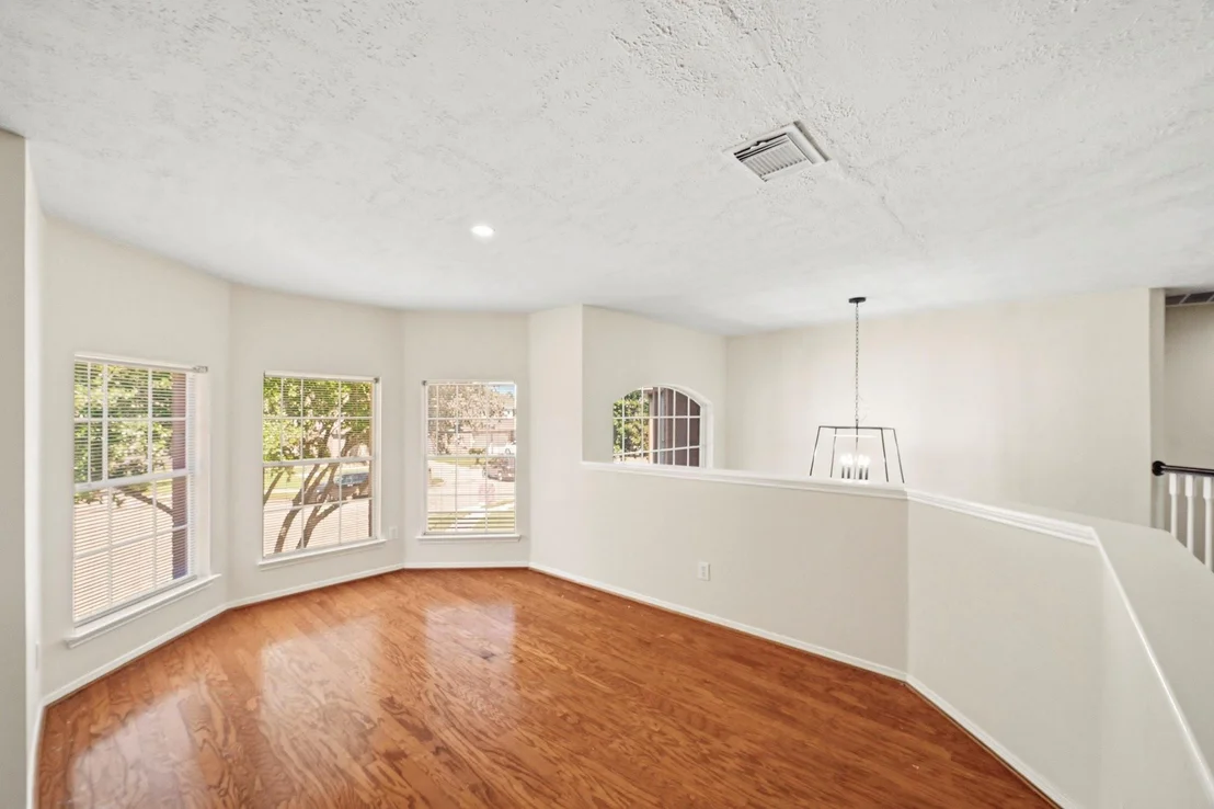 Photo of 215 Crabapple Drive
