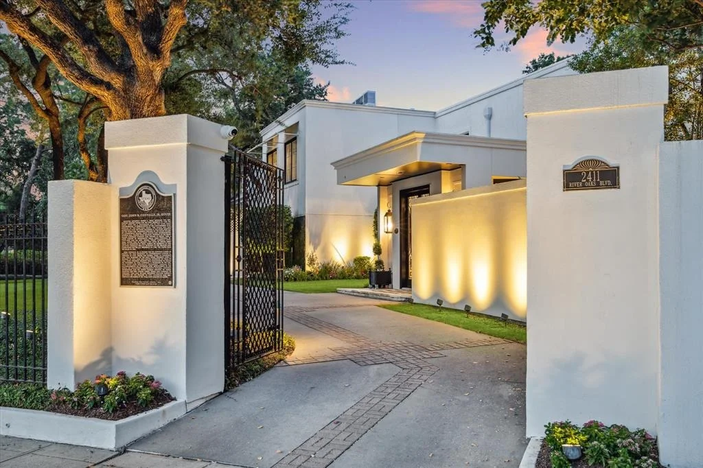 Photo of 2411 River Oaks Boulevard
