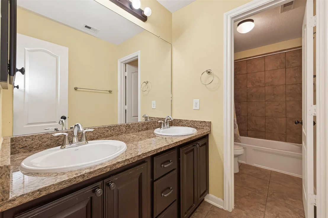 Photo of 6018 Gracys Landing Ln