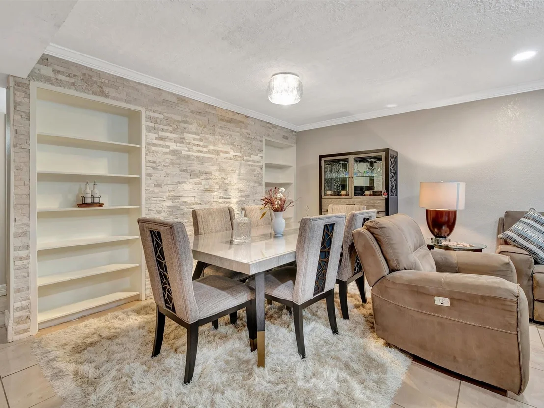 Photo of 1615 Redway Lane