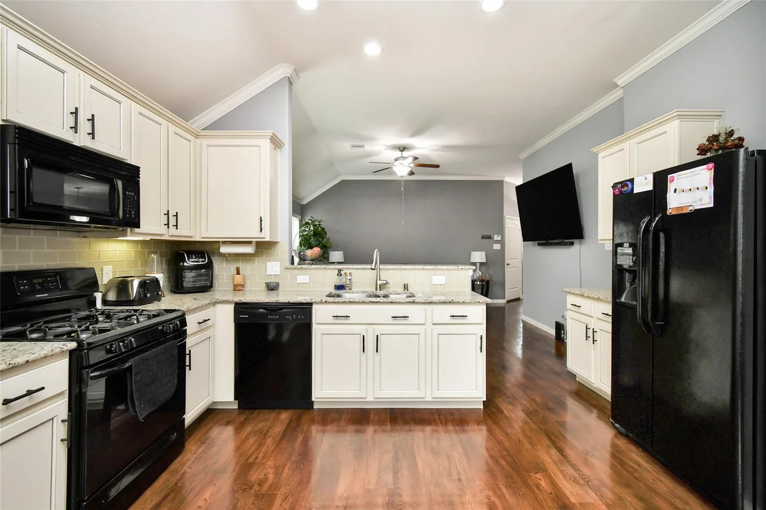 Photo of 652 Maple Point Drive E