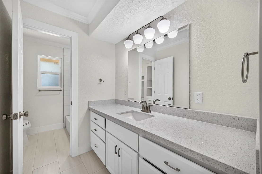 Photo of 218 Bay Colony Circle