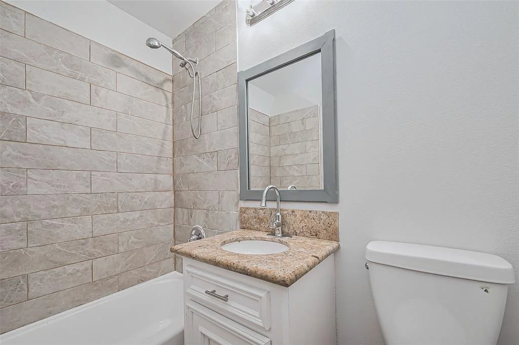 Photo of 7333 Lakehurst Drive