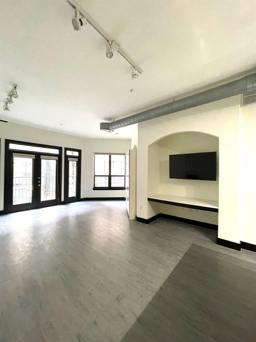 Photo of Unit 1213 at 1901 Post Oak Boulevard