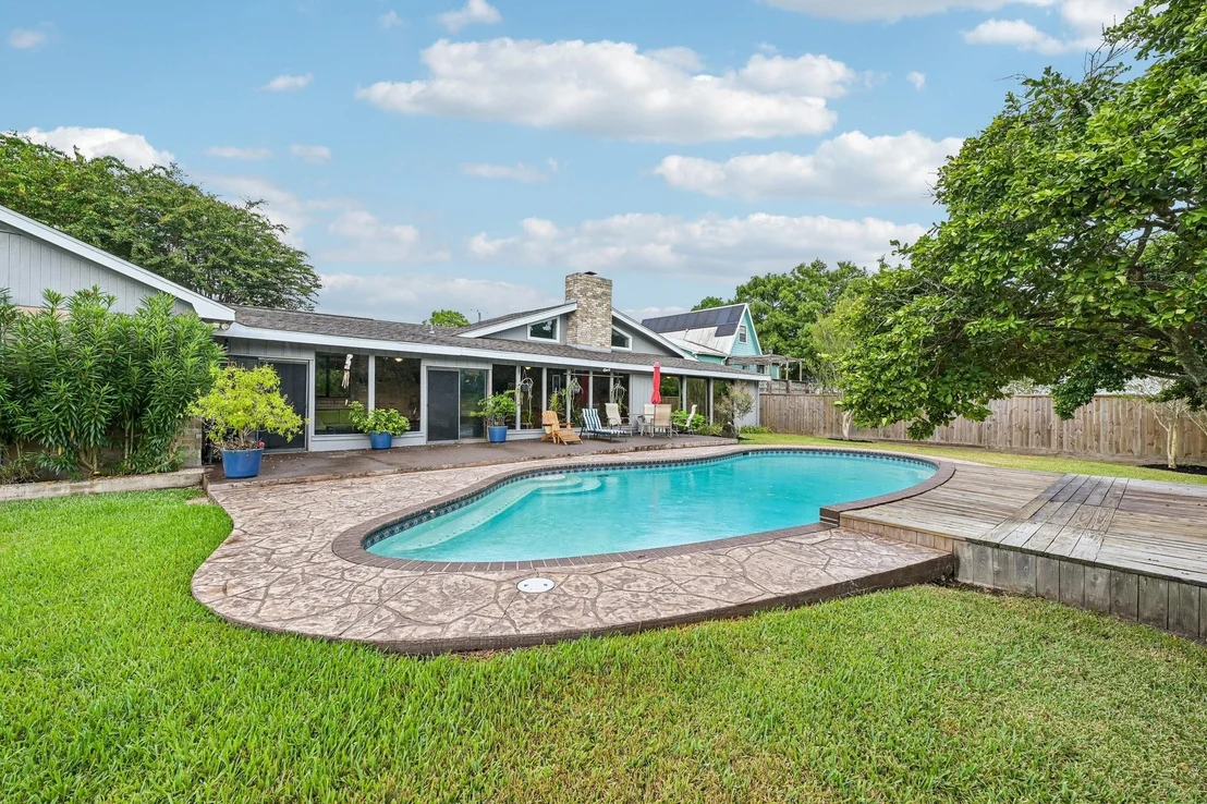 Photo of 2535 Cliff Drive