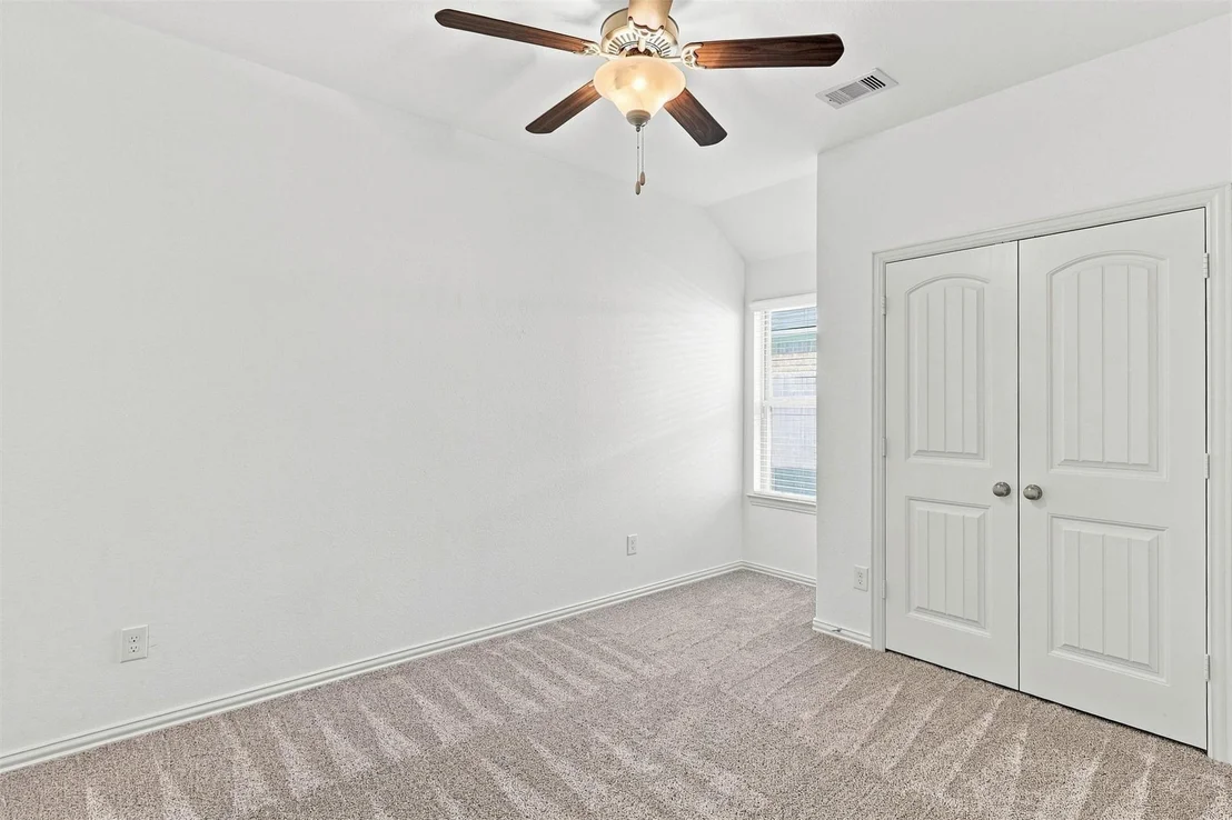 Photo of 637 Maple Point Drive E