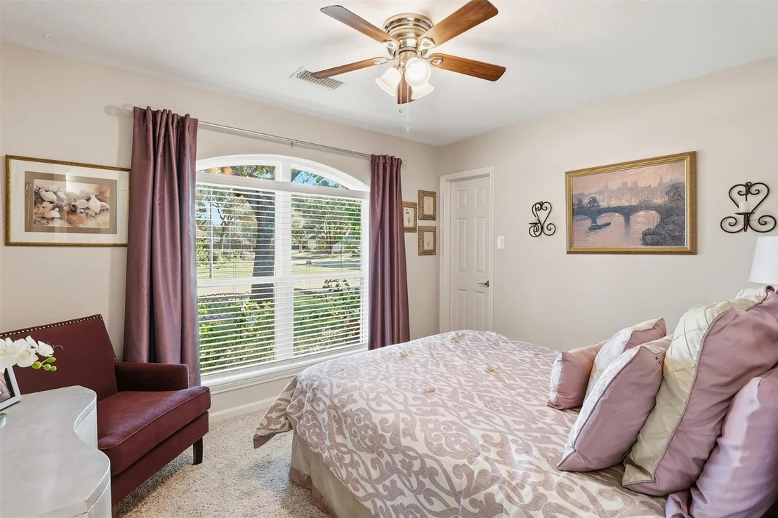 Photo of 6806 Oakleaf Trail Lane