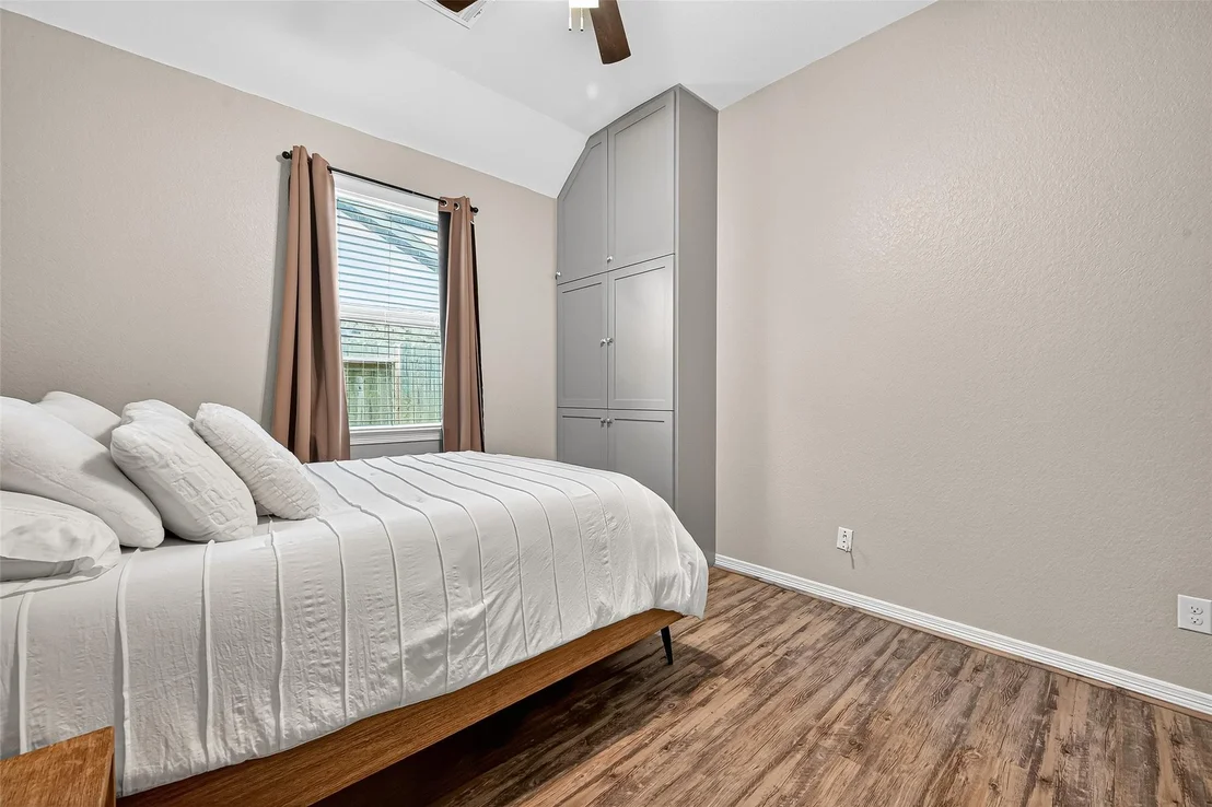 Photo of 28110 Long Mill Lane