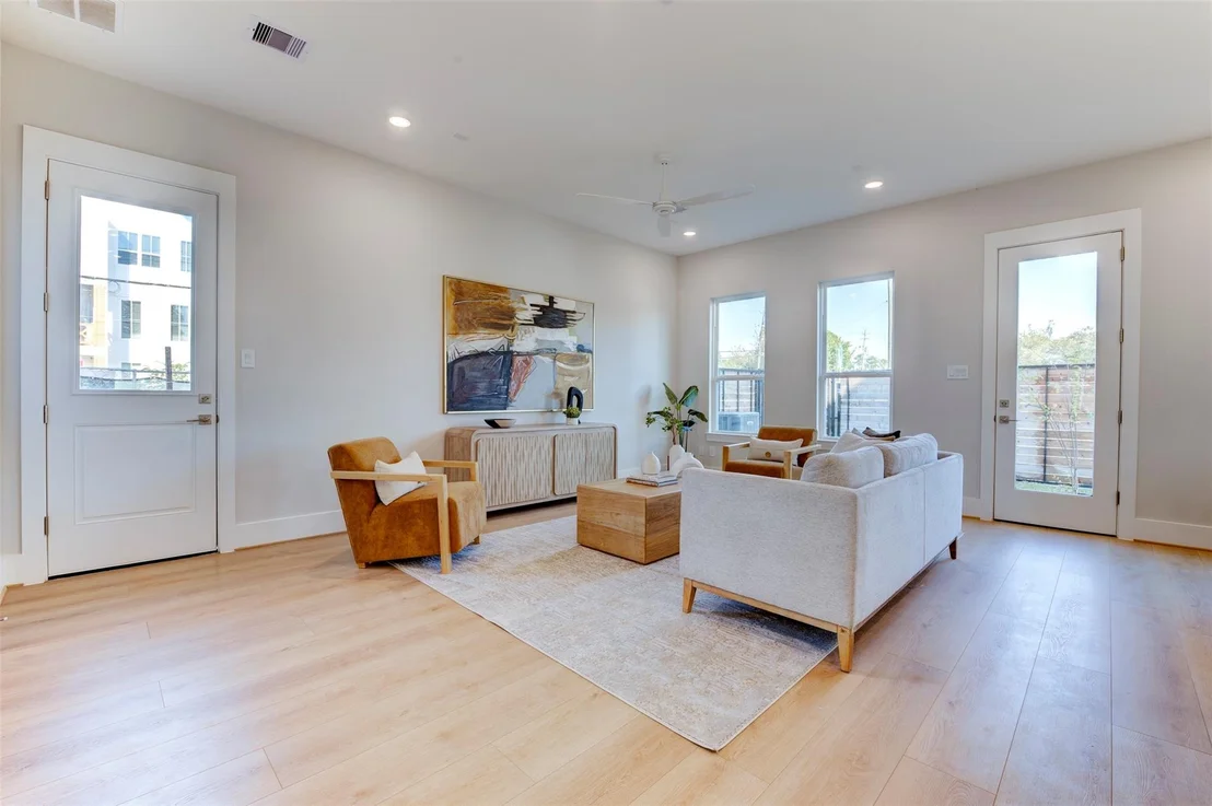 Photo of 5128 Rosslyn Road