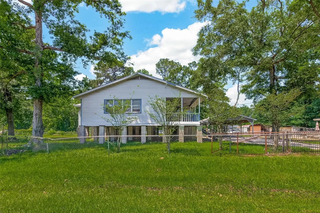 Photo of 25080 Lakeshore Drive