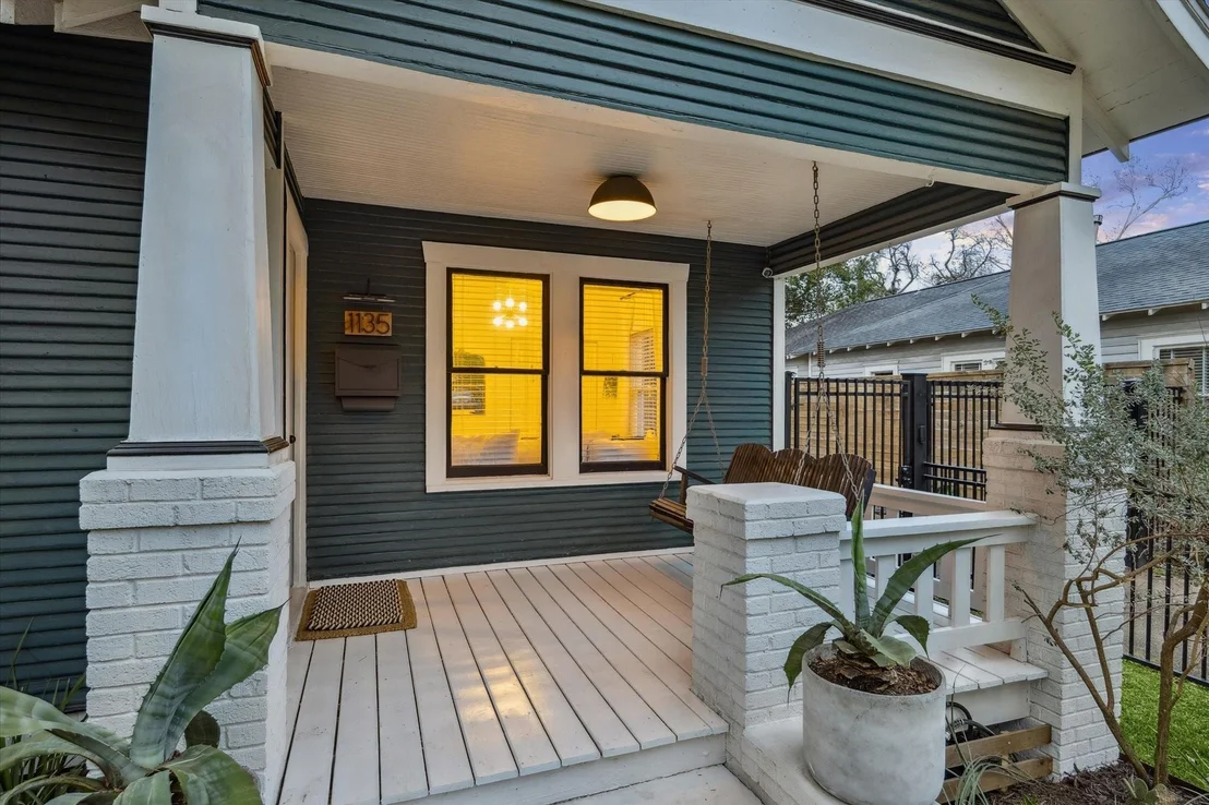 Photo of 1135 Walling Street