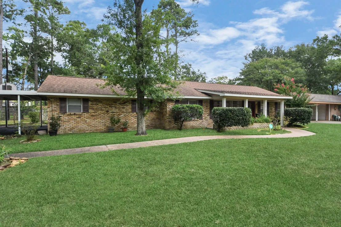 Photo of 9814 Warwana Road