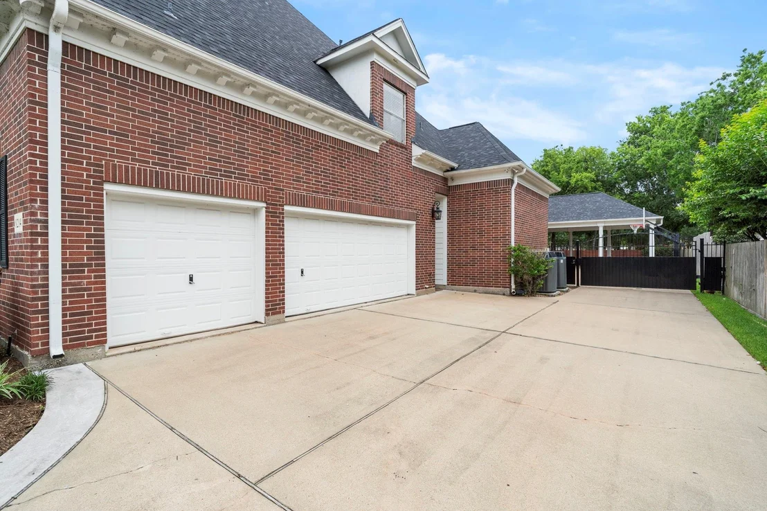 Photo of 8214 Forest Gate Drive