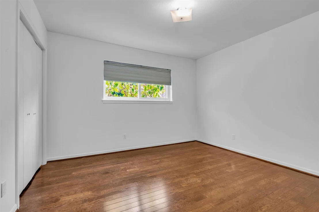 Photo of 947 Thornton Road