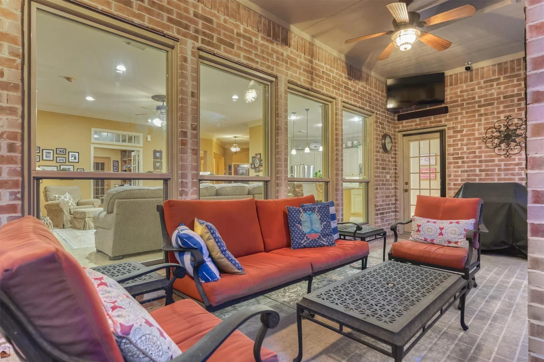 Photo of 111 S Castlegreen Circle