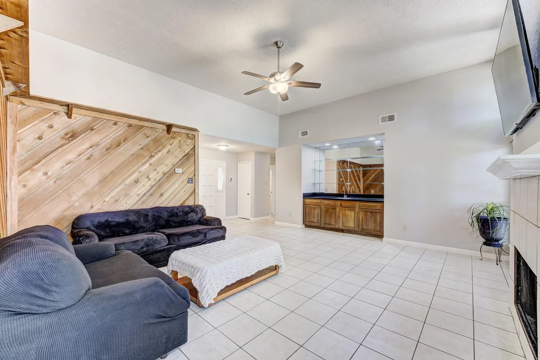 Photo of 16134 Beechnut Street