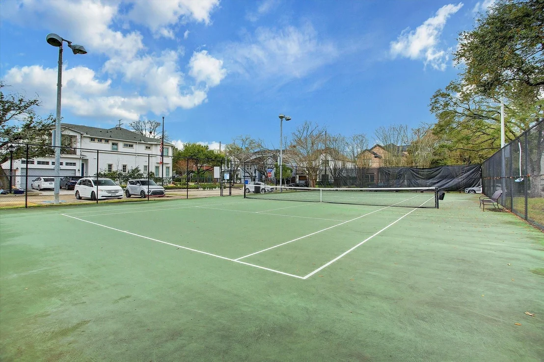 Photo of 4111 Sunset Boulevard
