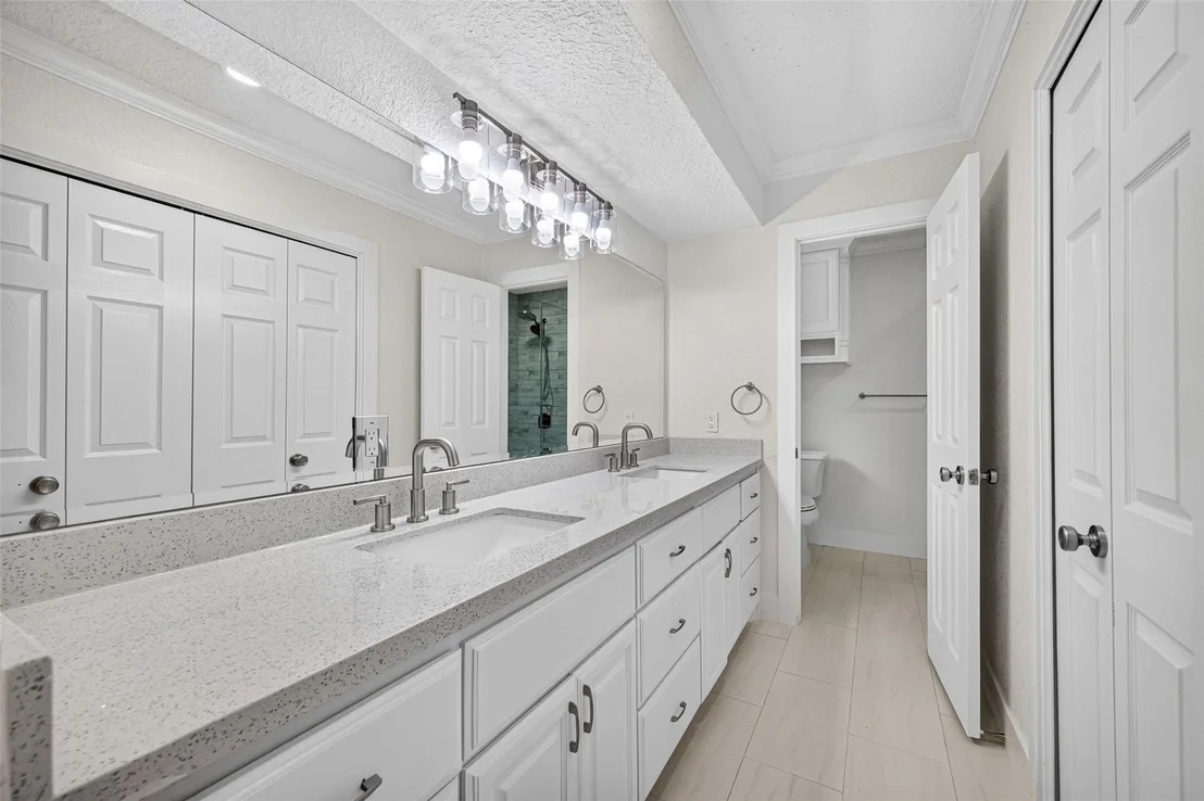 Photo of 218 Bay Colony Circle