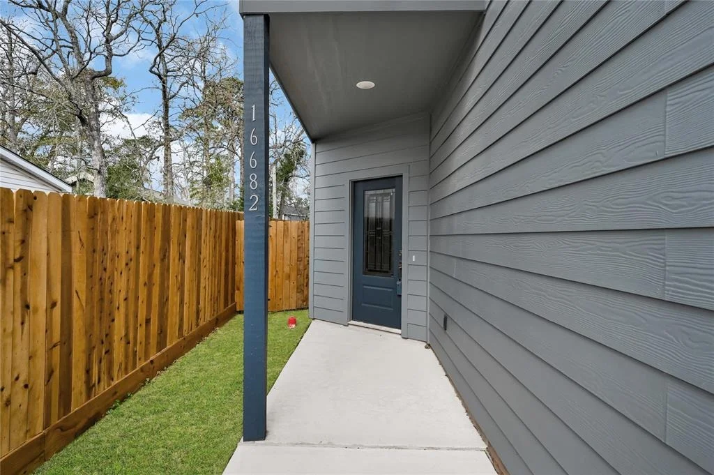 Photo of 16682 Meadowcroft