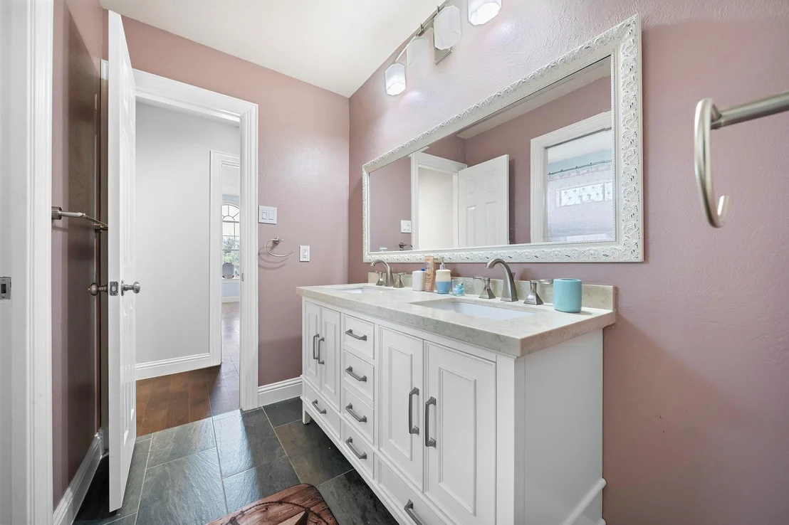 Photo of 815 Arlington Lane