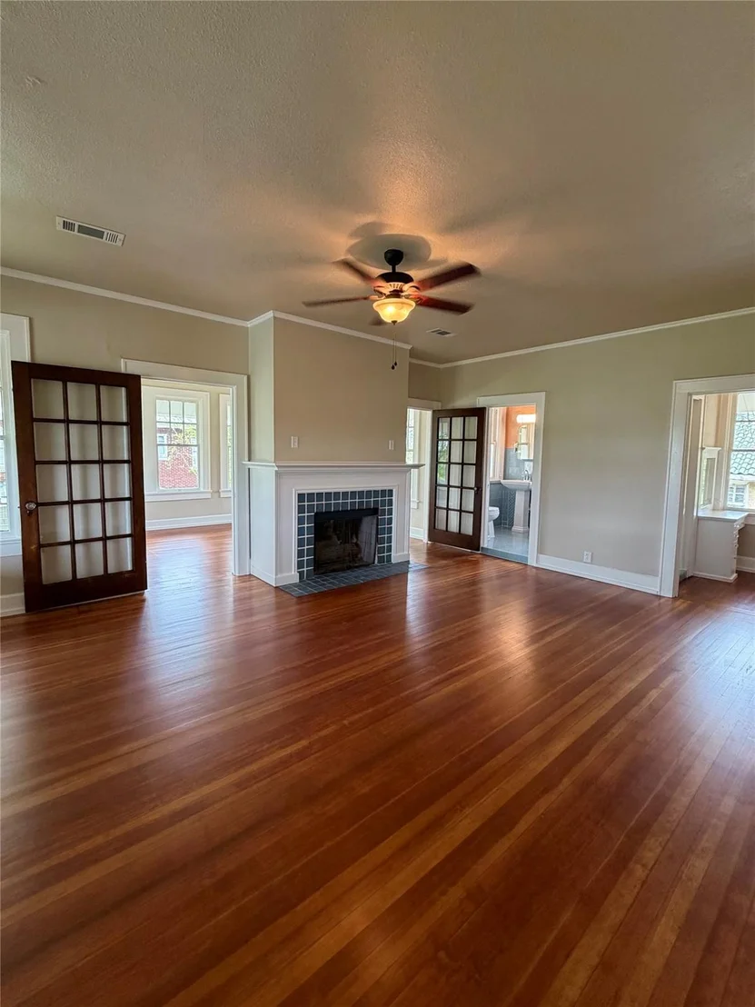Photo of 2149 Lakeshore Drive