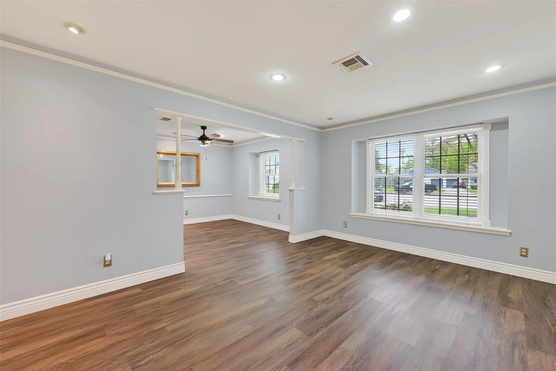 Photo of 906 Pear Tree Lane