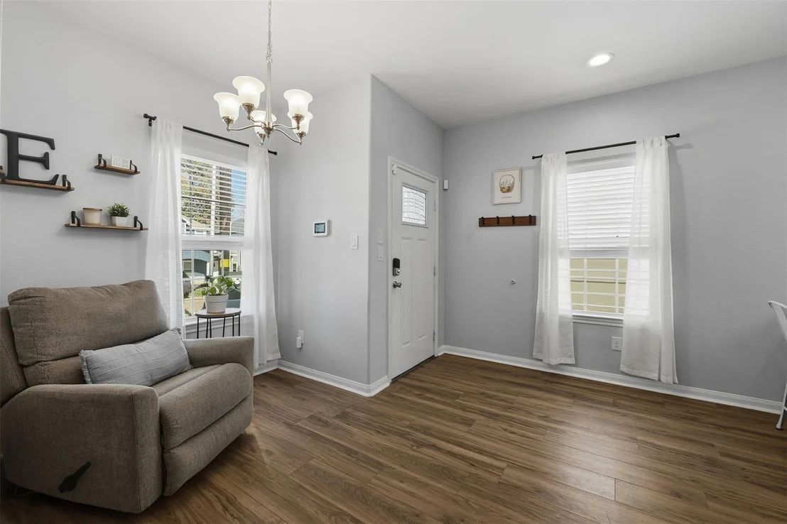 Photo of 16879 Balmoral