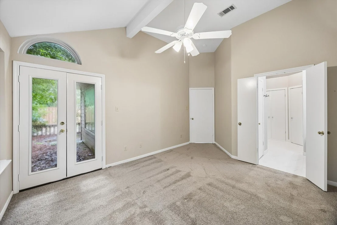 Photo of 46 Lakeridge Drive