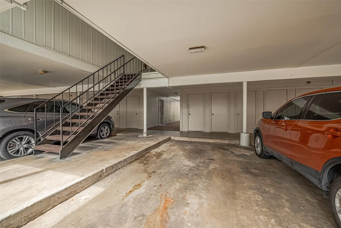 Photo of Unit 33 at 7575 Katy Freeway