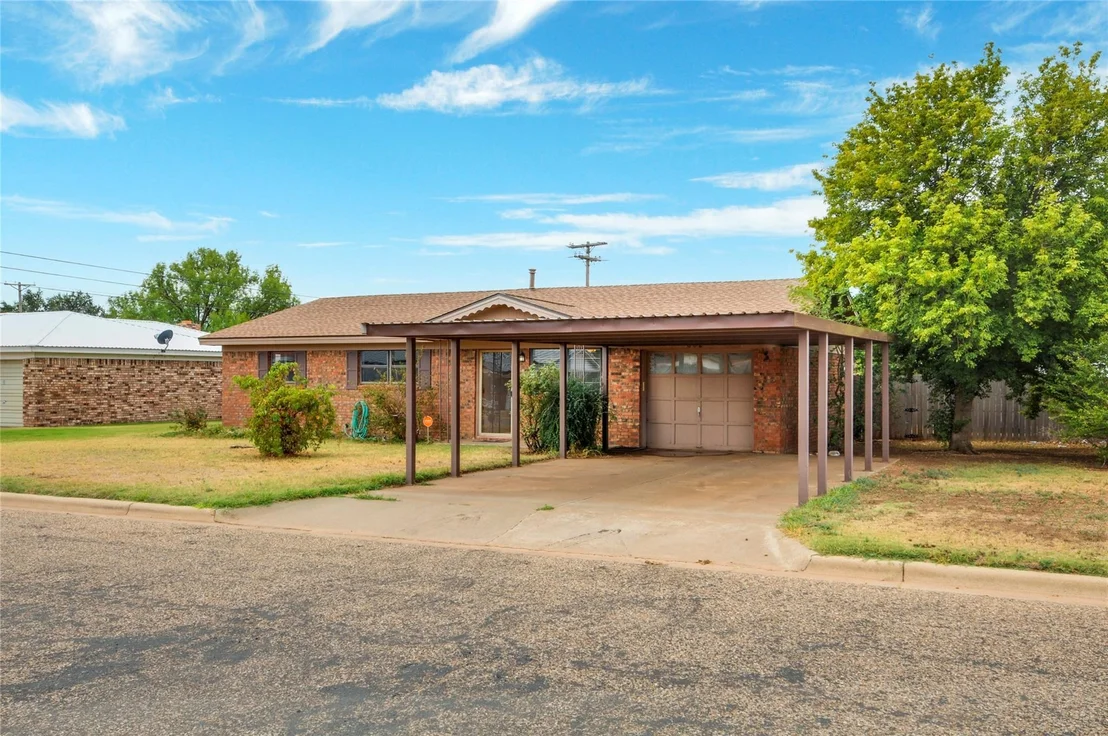 Photo of 802 Ridgelea Drive