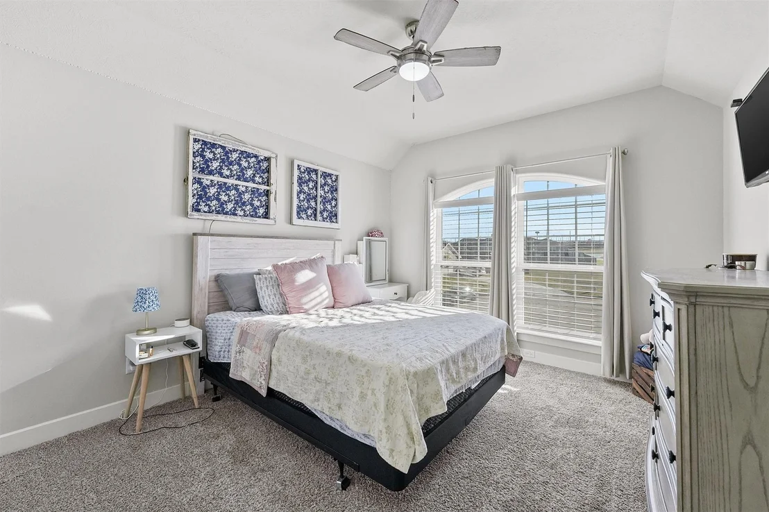 Photo of 1700 Twin Oaks Circle