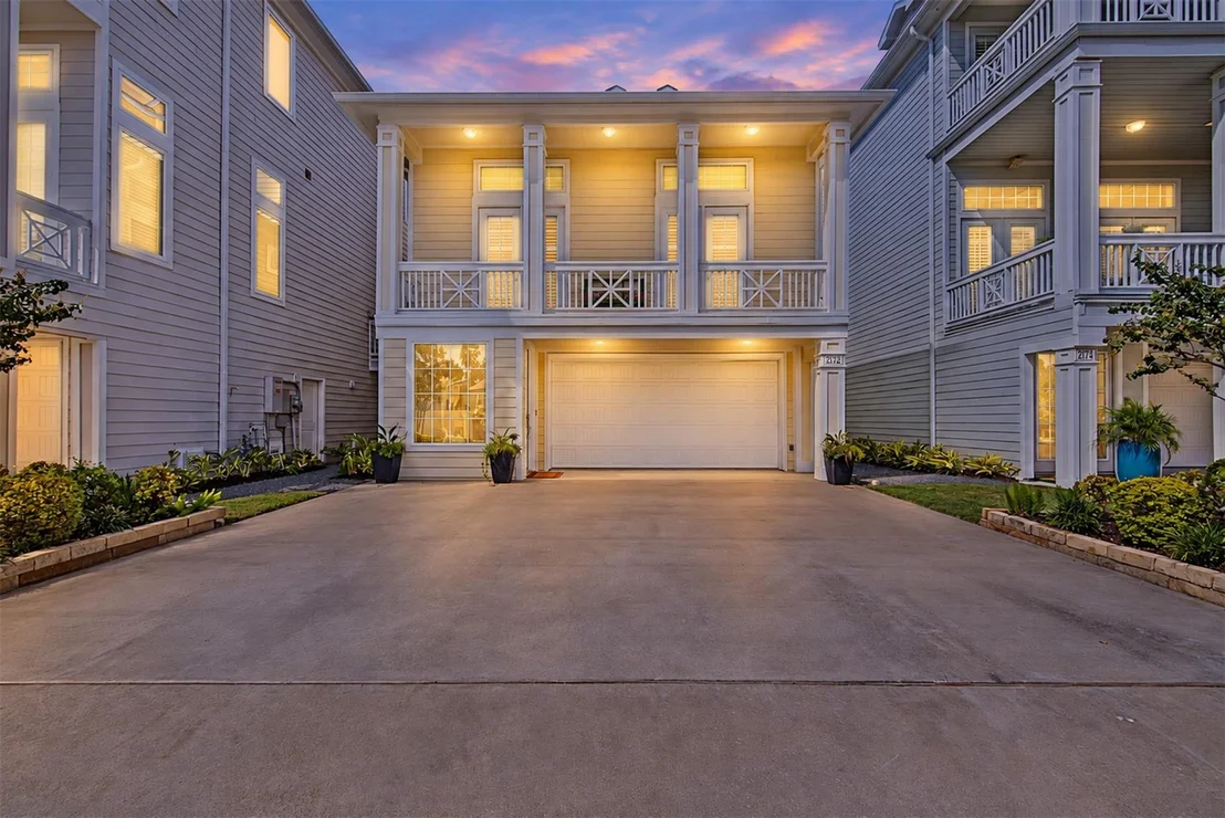 Photo of 2172 Marina Way