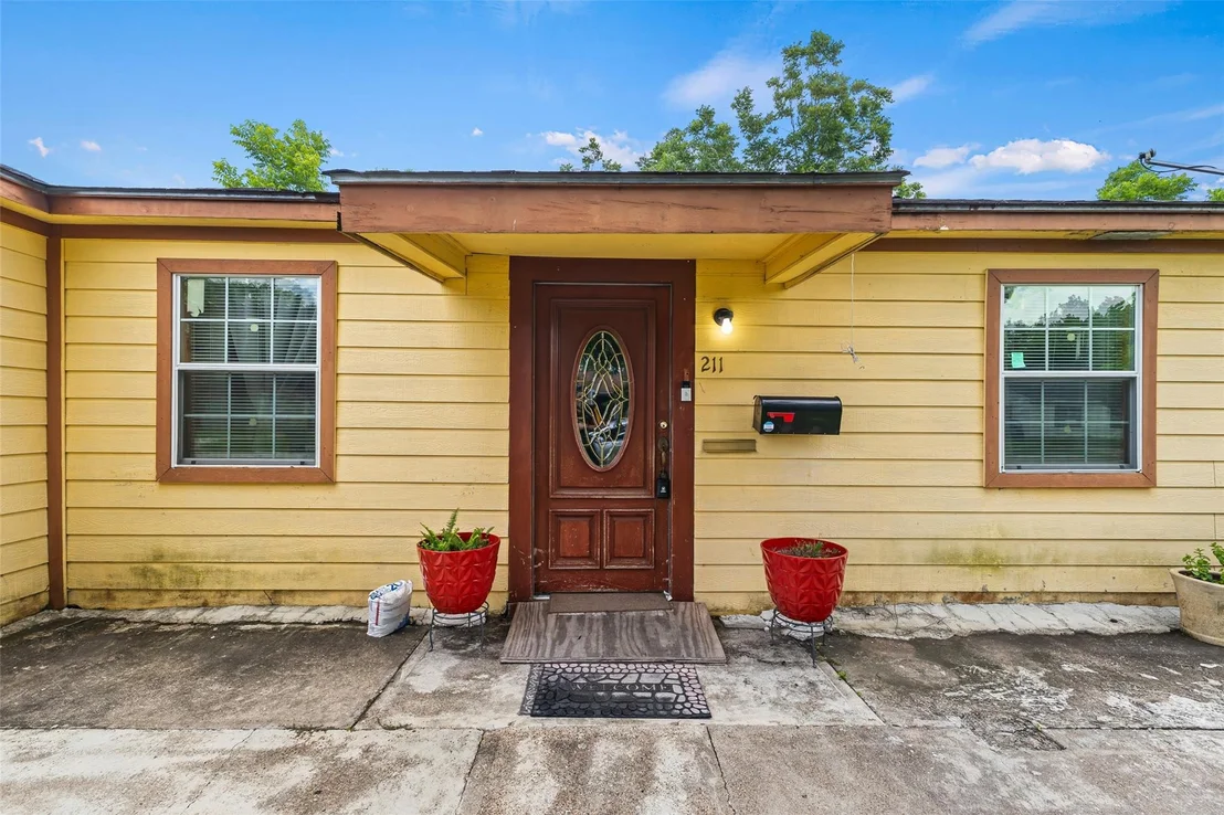 Photo of 211 Crescent Drive