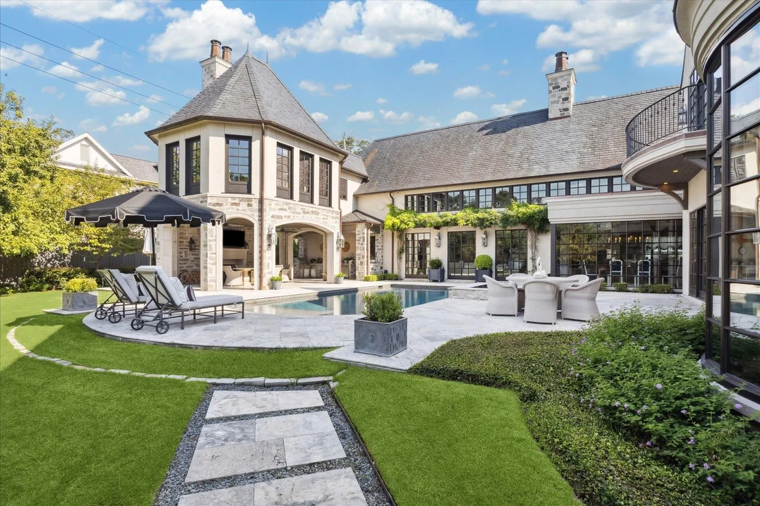 Photo of 5555 Cranbrook Road