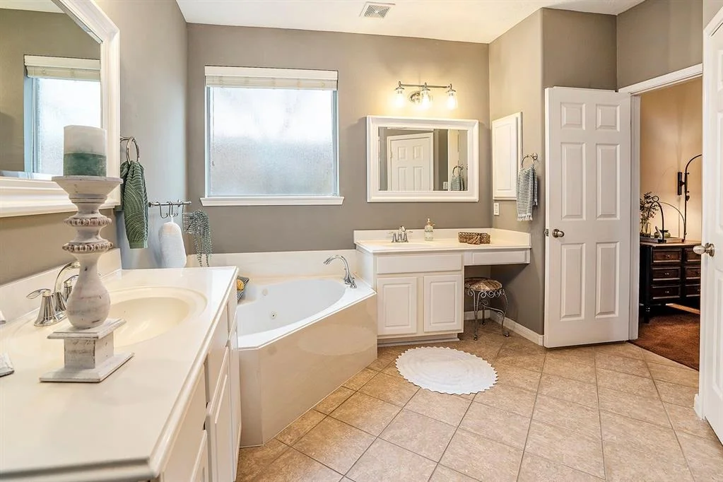 Photo of 601 White Oak Pointe