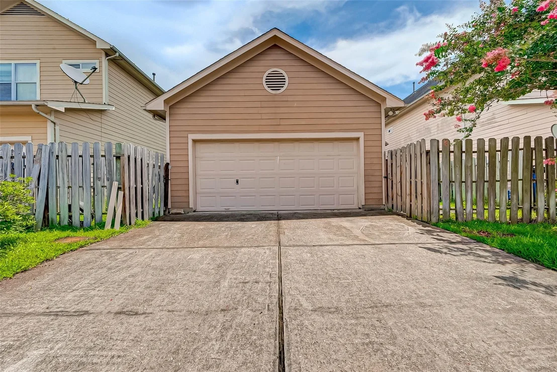 Photo of 7130 Pavilion Drive