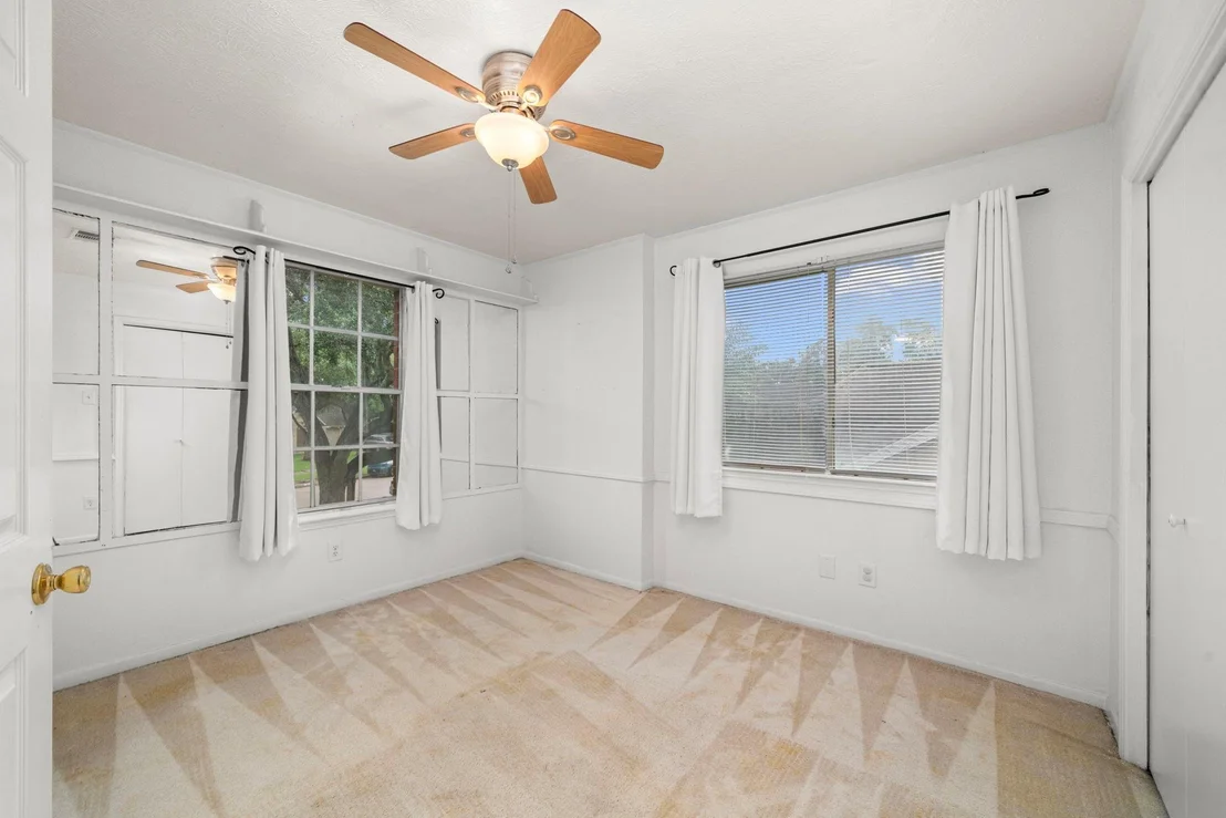 Photo of 902 Mesa Terrace Drive