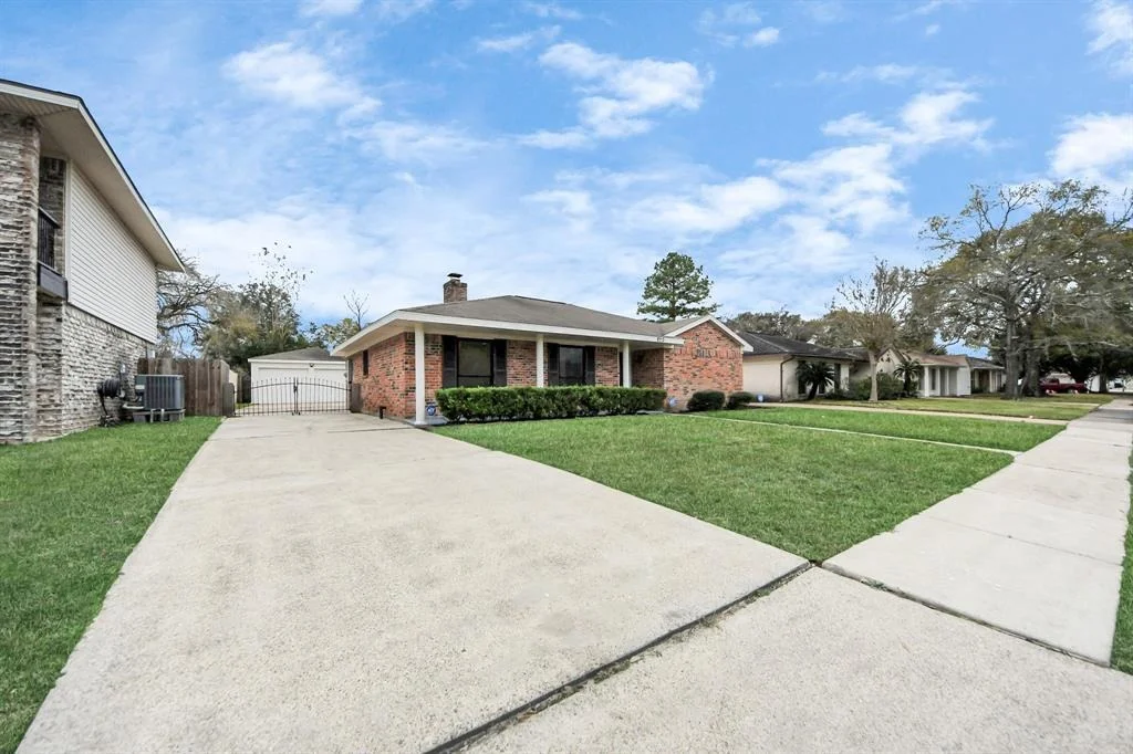 Photo of 870 Seamaster Drive