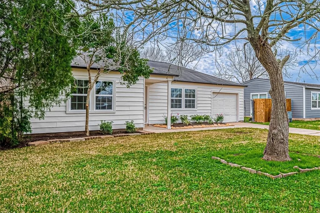 Photo of 4818 Holloway Drive
