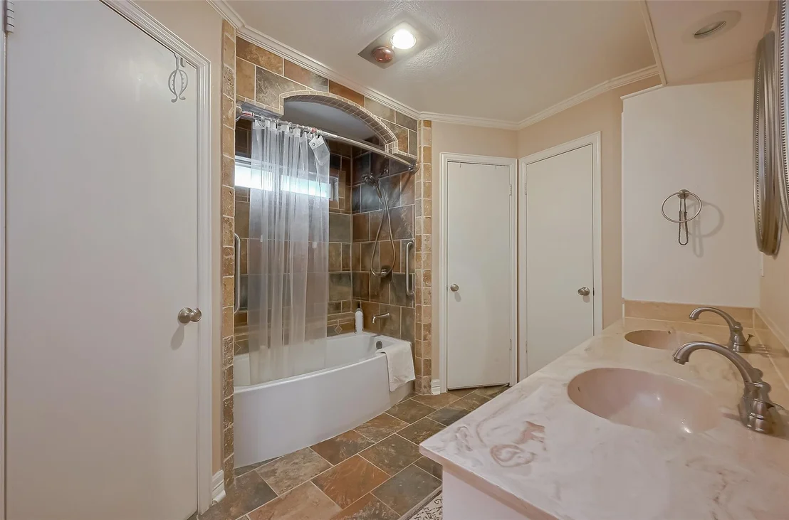 Photo of 14626 Ravenhurst Lane