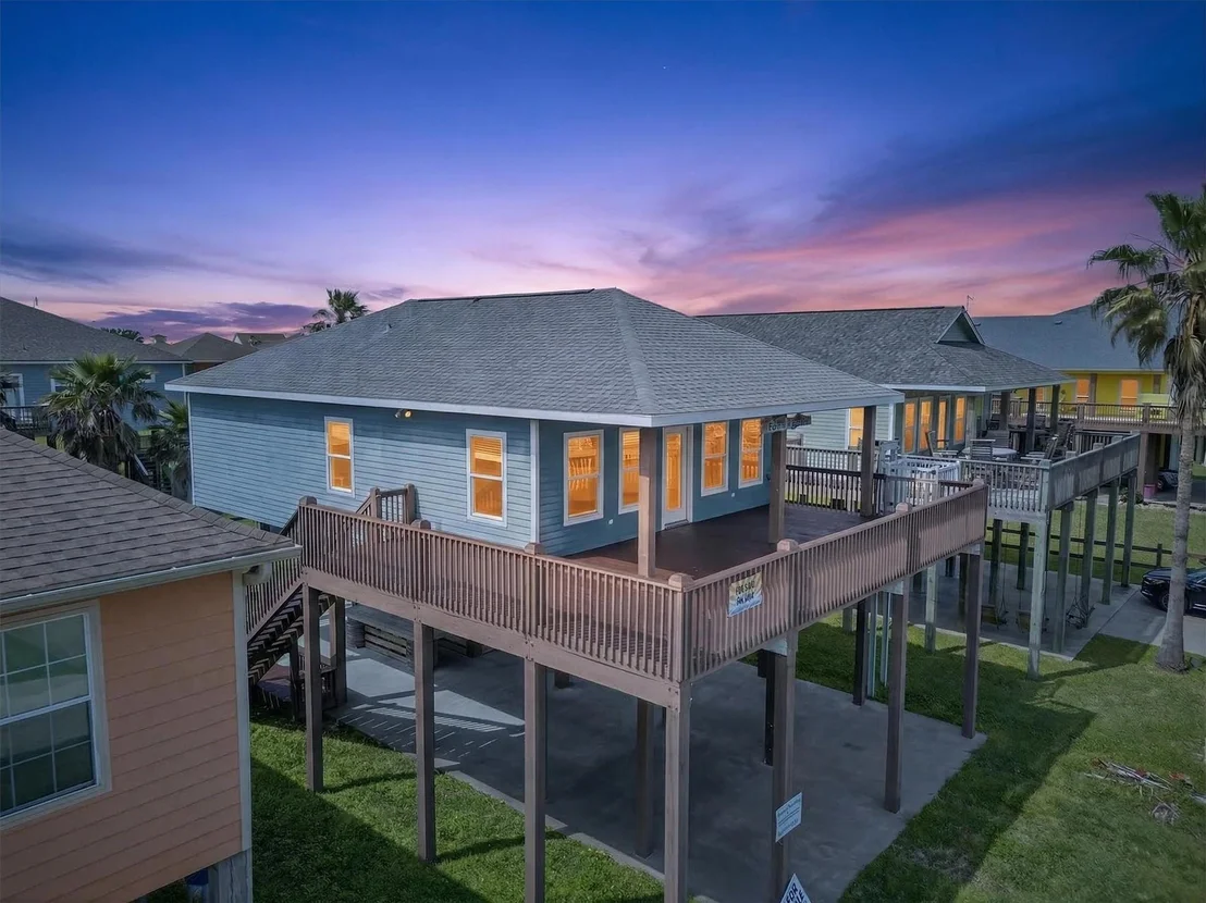 Photo of 871 Surfview