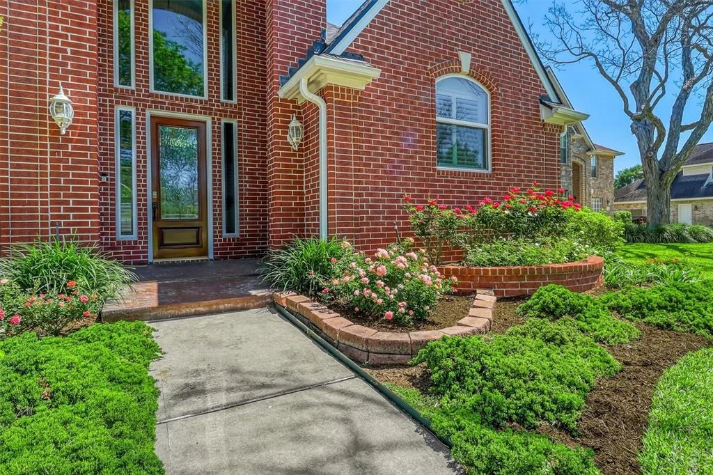 Photo of 2114 Summerland Drive N
