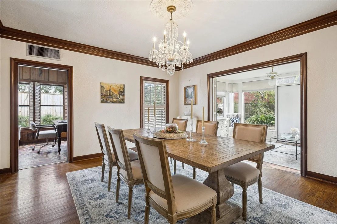 Photo of 2345 Blue Bonnet Boulevard