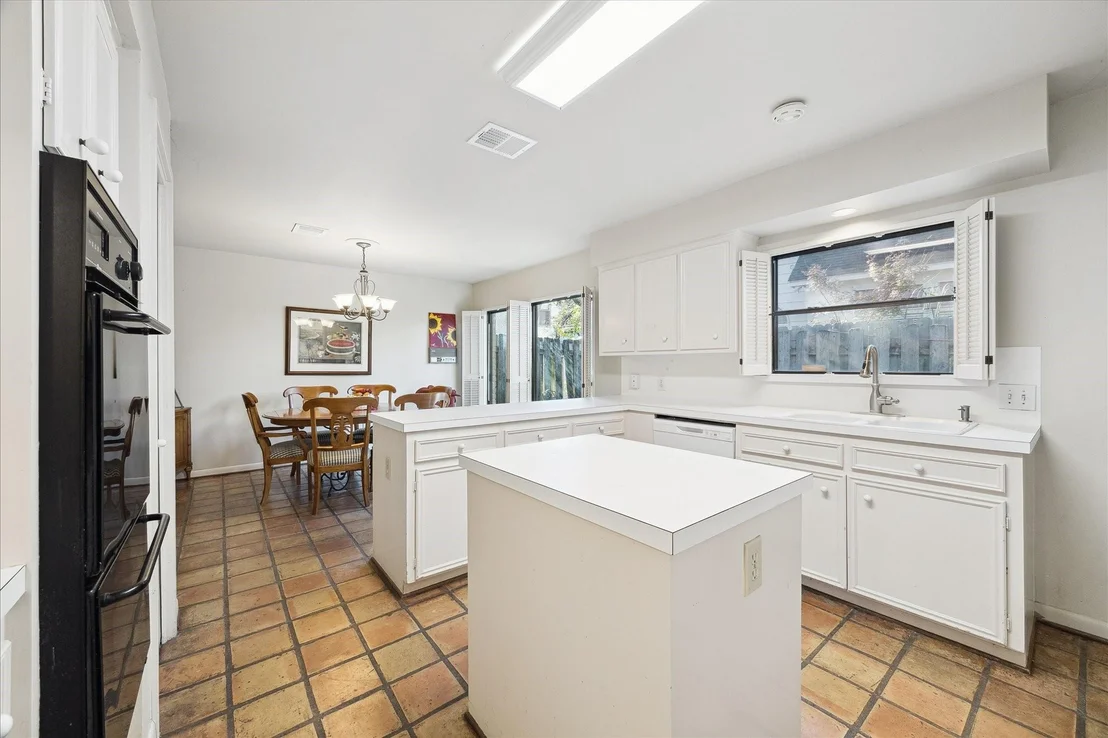 Photo of 306 Commodore Way