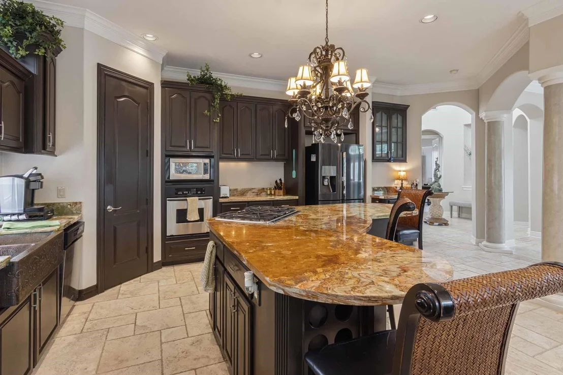 Photo of 537 Villa Drive